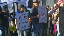 Сотни людей собрались на акцию протеста против покупки склада в Солт-Лейк-Сити иммиграционной и т...