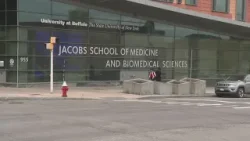 Медицинская школа Университета Буффало опустилась в рейтинге.