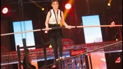 Edurne se convierte en funambulista y acepta el reto de Juan del Val - El Desafío