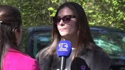 Pineta di Castel Fusano: una carcassa d’auto abbandonata non è ancora stata rimossa