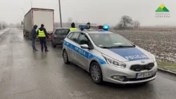 Dzierżoniów. Renaultem wjechał w zaparkowany pojazd na Pieszyckiej