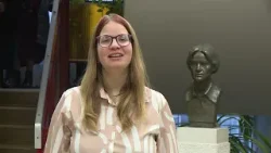 ÜNNEP A LÁNYKOLLÉGIUMBAN ÜNNEP A LÁNYKOLLÉGIUMBAN