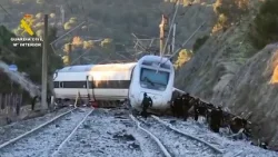 Tragedia ferroviaria en España: el choque de dos trenes de alta velocidad causa decenas de muertos