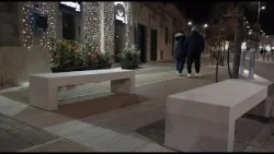 Bari, a Santo Spirito è polemica per 2 nuove panchine sul lungomare: "Ostacolano pedoni e ambulanze"