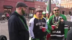 В центре Денвера во время ежегодного парада в честь Дня Святого Патрика раскинулось море зелени.