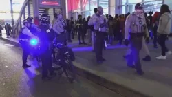 Восемь подростков обвинены после ночного захвата территории в районе Луп. Восемь подростков обвинены после ночного захвата территории в районе Луп.