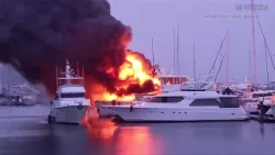 В результате пожара, вспыхнувшего рано утром в гавани Ван-Айл в Сиднее, сгорело несколько лодок.