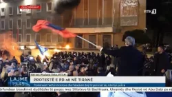 Protestuesit hedhin molotovë dhe flakadanë drejt Kryeministrisë, ndërhyn policia