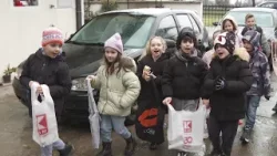 Одекнаа песните на коледарите - од врата до врата се ширеше божиќниот дух Одекнаа песните на коледарите - од врата до врата се ширеше божиќниот дух