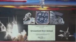 Средняя школа Гроссмонта почтила память выпускников-астронавтов вдохновляющей фреской на территор...