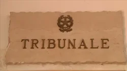 Trovata sanguinante in strada, donna in prognosi riservata  La Procura apre inchiesta