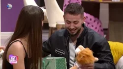 Casa Iubirii-DRAGOBETELE ISI FACE LOC PRINTRE TENSIUNI! FLORI, CADOURI SI CEVA CE INDULCESTE INIMA♥️