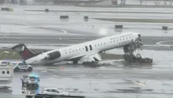 Обновленная информация о крушении самолета в аэропорту ЛаГуардия.