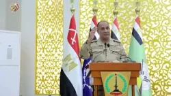 وزير الدفاع يشارك عدد من مقاتلي القوات المسلحة بقيادة الجيش الثاني الميداني تناول وجبة الإفطار