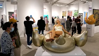 Riesige realistische Skulpturen holen Kunst zu Chicagos Passanten