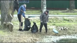 Жители Ярославля вышли на уборку Петропавловского парка
