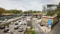 Des ouvriers du BTP bloquent des routes en France pour protester contre la flambée des carburants