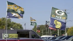 Packers and Bears fans heat up the rivalry at Lambeau Field tailgate