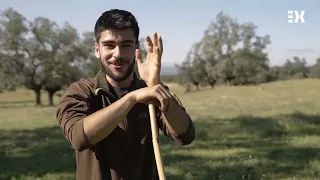 Marifé and Julián, a perfect team for handling the cows | The countryside is life