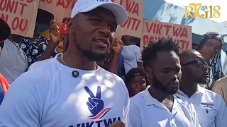 Prezidan pati politik MNT an Jochemy Jean-Baptiste enskri sou lis elektoral la kòm elèktè.