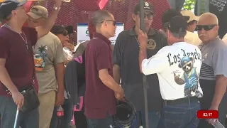 Realizan manifestación de tránsitos retirados de Mazatlán para exigir pago de prestaciones