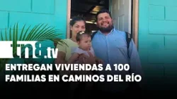 100 familias reciben las llaves de su casa en Caminos del Río, Managua