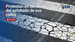 Protest demanding street paving
