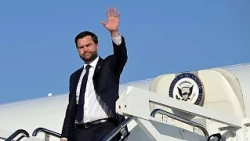 Trump envisage  des attaques "courtes mais intenses" contre l'Iran, Vance tend la main à Téhéran