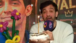 ¡¡¡FELIZ CUMPLE WALLE!!! Torta, globos y brindis para celebrar al cronista "reliquia" de Puro Show