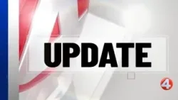 Местные жители оказывают поддержку семье, пострадавшей от пожара.