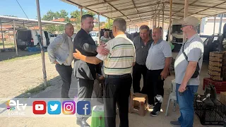 MAYOR VISITS THE LOCAL MARKET TO MEET WITH VENDORS AND CITIZENS