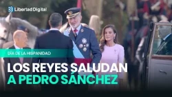 Así fue la llegada de los Reyes y su saludo a Sánchez en el día de la Hispanidad