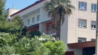 Sherr mes shitësve të biletave në Skelë, njëri goditet me thikë | ABC News Albania