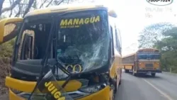 Choque entre tráiler y bus interdepartamental deja una persona herida