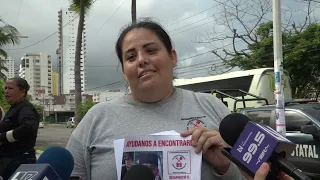 Colectivo Tesoros Perdidos pega fichas de búsqueda de desaparecidos