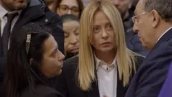Funerali Domenico, anche la premier Meloni vicino a mamma Patrizia