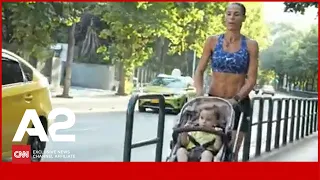 Ishte shtatzënë, por nuk ndaloi vrapin, tani vrapon edhe me karrocën e bebit
