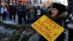 أوباما وكلينتون يدعوان الأمريكيين إلى الدفاع عن قيمهم بعد مقتل شخصين في مينيابوليس على يد الشرطة