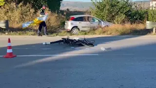 Aksident në aksin Korçë-Pogradec, një viktimë/ Makina përplaset me biçikletën, plagoset rëndë polici