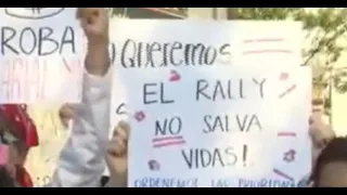 Medical students march in support of striking doctors