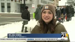 Протестующие вышли на митинг против удара США по Венесуэле.