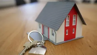 Mujer denuncia presunta irregularidad en la transferencia de un terreno en Mariano Roque Alonso