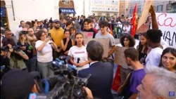 Tents set up outside Montecitorio: Protests by young people and university students grow