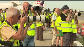"Des enfants dans un magasin de jouets" : 20 spotters au plus près des avions à Brussels Airport