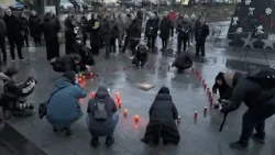 „Два града - иста болка“ семејствата на жртвите во Пулс оддадоа почит на загинатите во Кран Монтана „Два града - иста болка“ семејствата на жртвите во Пулс оддадоа почит на загинатите во Кран Монтана