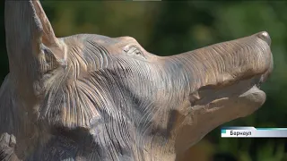 The memory of the heroically deceased dog Varya was immortalized at the Barnaul Zoo.