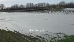 Moti i keq prek Shqipërinë/ Lumi Seman del nga shtrati, regjistrohen përmbytjet e para