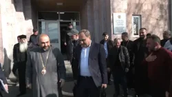 Դատարանը վերացրել է Մկրտիչ սրբազանի նկատմամբ տնային կալանքը