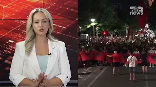 Qytetarët nisin marshimin/ Thirrje dhe pankarta kundër qeverisë: Ju erdhi fundi! | Breaking