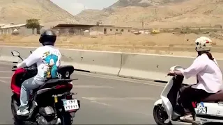 ایران، زنان موتورسوار و حکومتی که مانع می‌تراشد